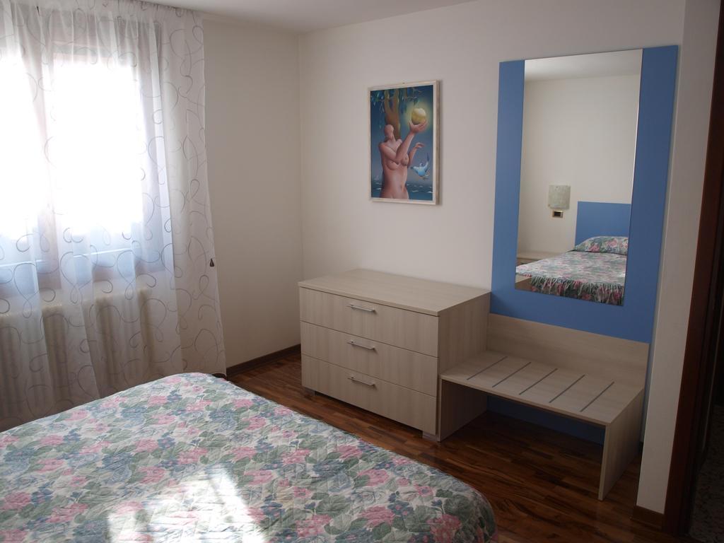 Apartment Maria & Patrizio Lignano Sabbiadoro Habitación foto